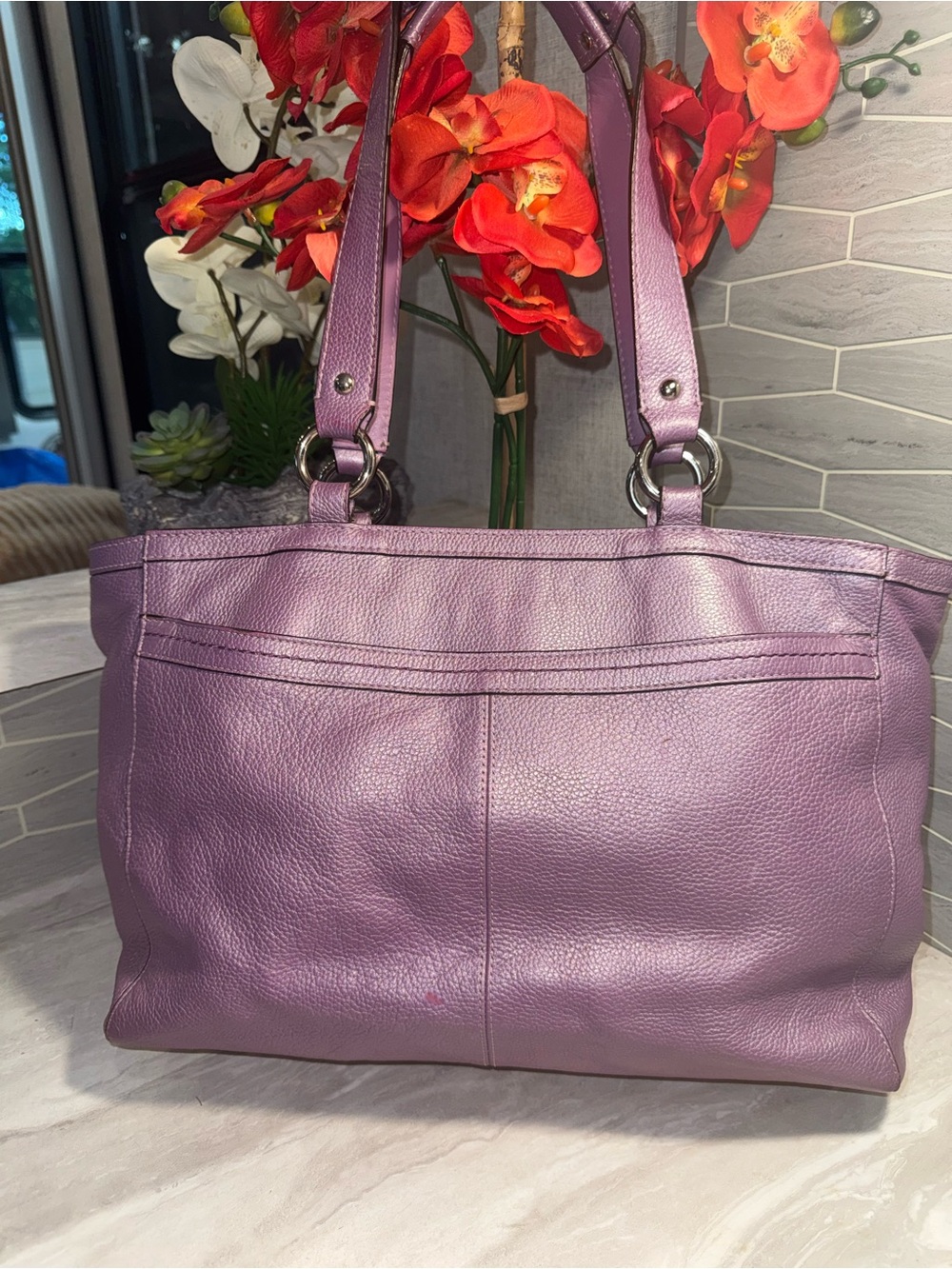 EUC Coach Pebbled Leather Large Shoulder Bag in Pretty Lilac w/ Zippered Closure - Picture 8 of 17